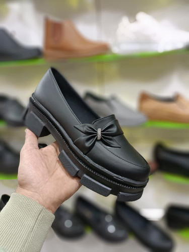 کفش کالج مشکی زنانه تراکتوری | طراحی لوفر شکوفه، مناسب استایل مجلسی و کار روزمره با ارسال رایگان کد 2194